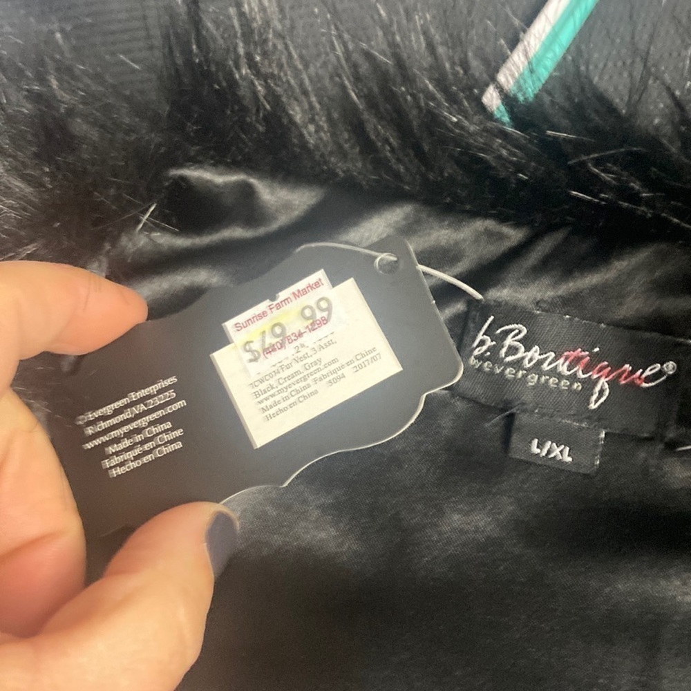 NWT B boutique by Evergreen Faux Fur Vest & Scarf
💕 - Picture 10 of 11